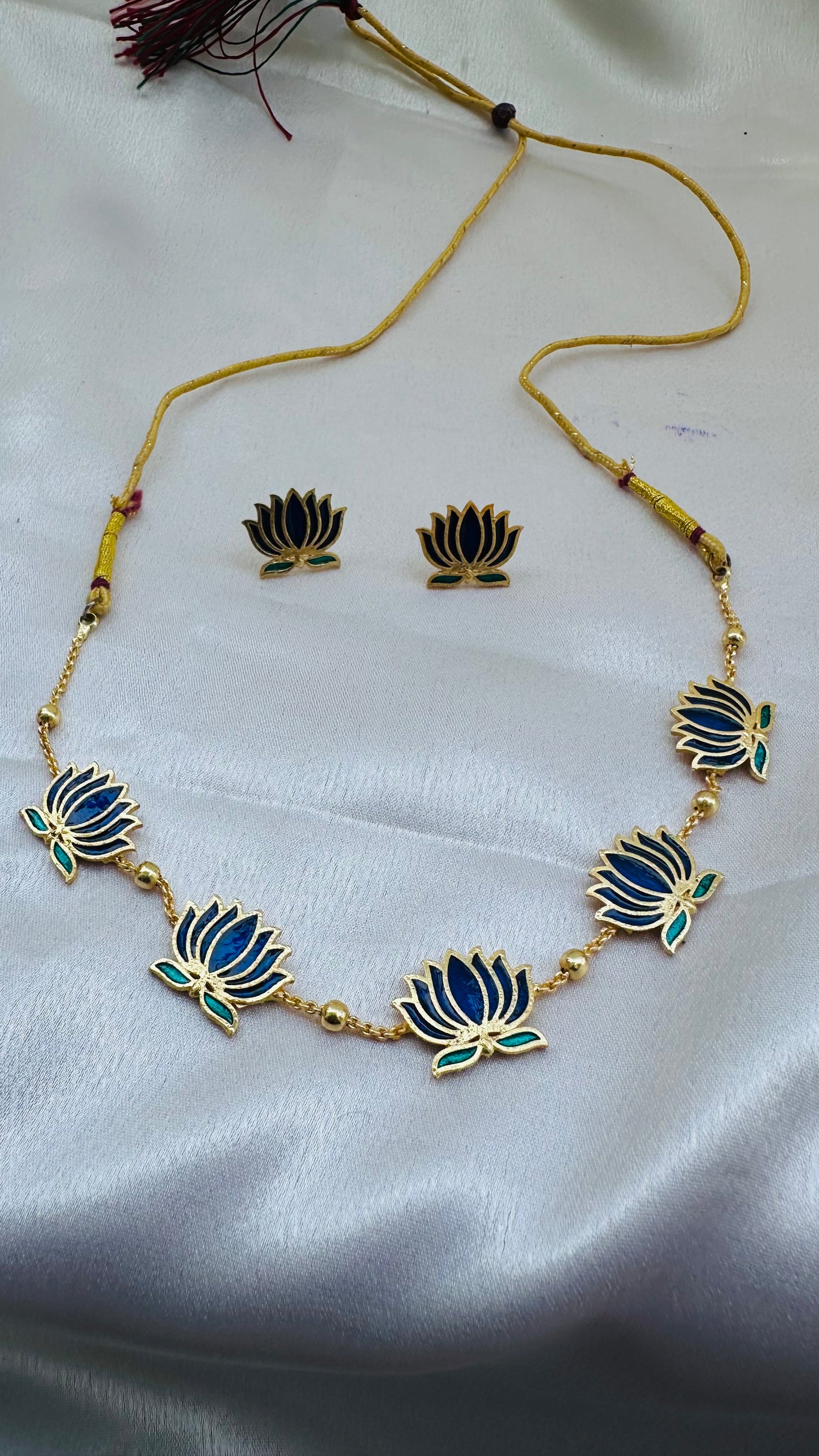 Neel Kamal Aura necklace
