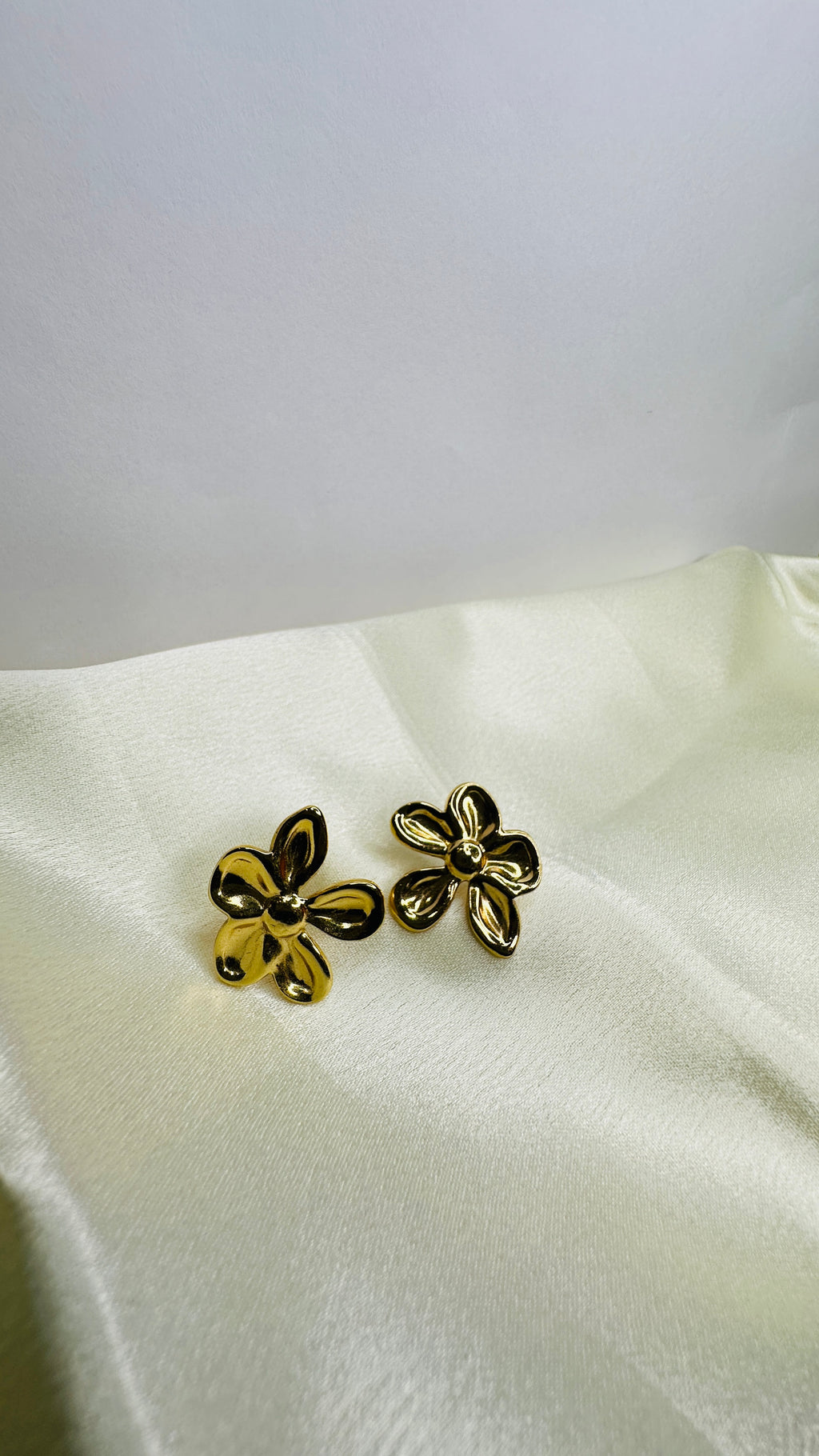 Anti tarnish flower earrings