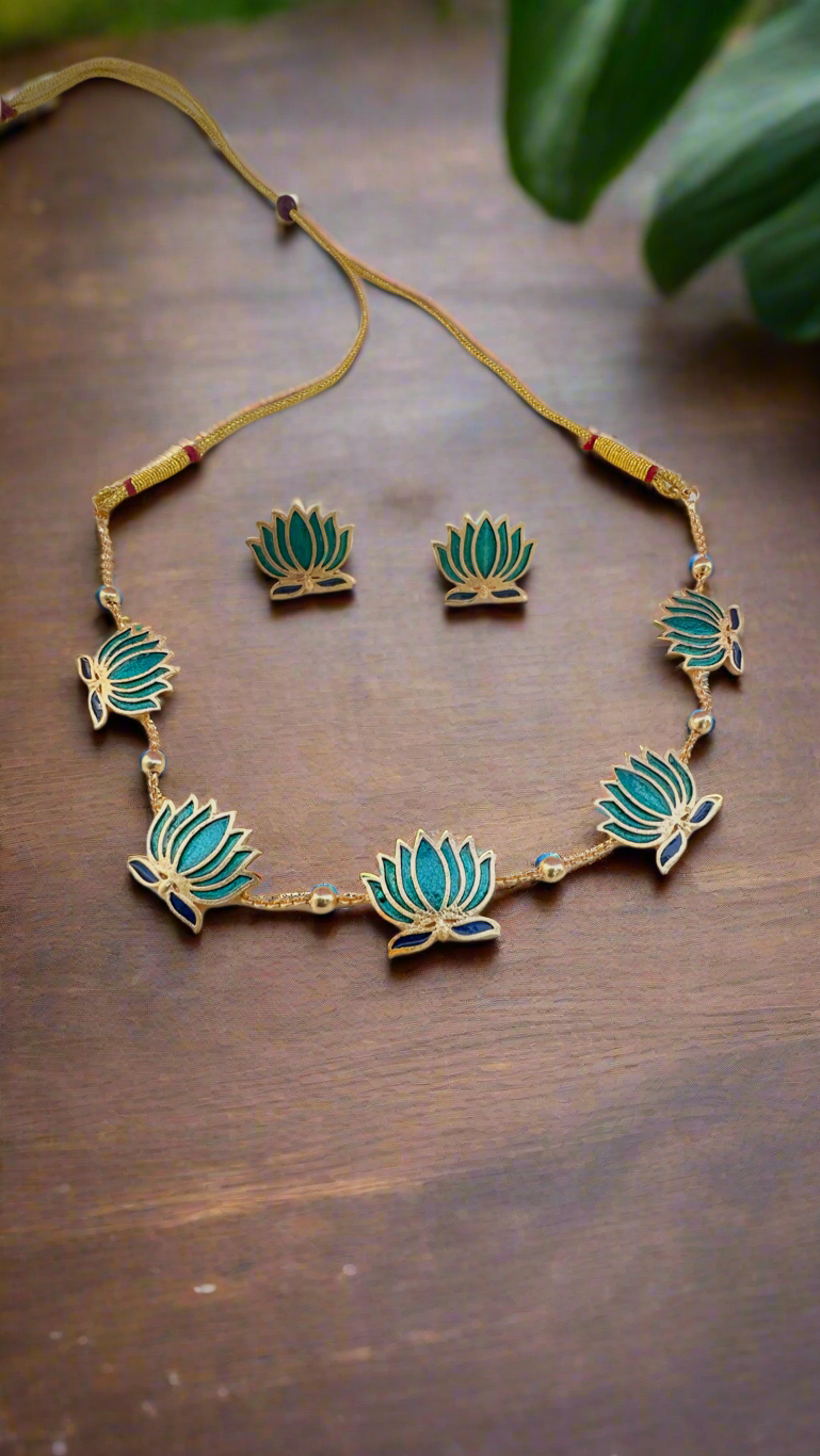 Lotus Radiance Necklace Set