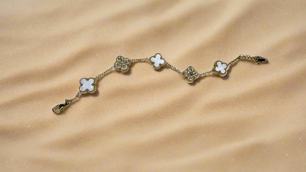 Clover Embrace Bracelet