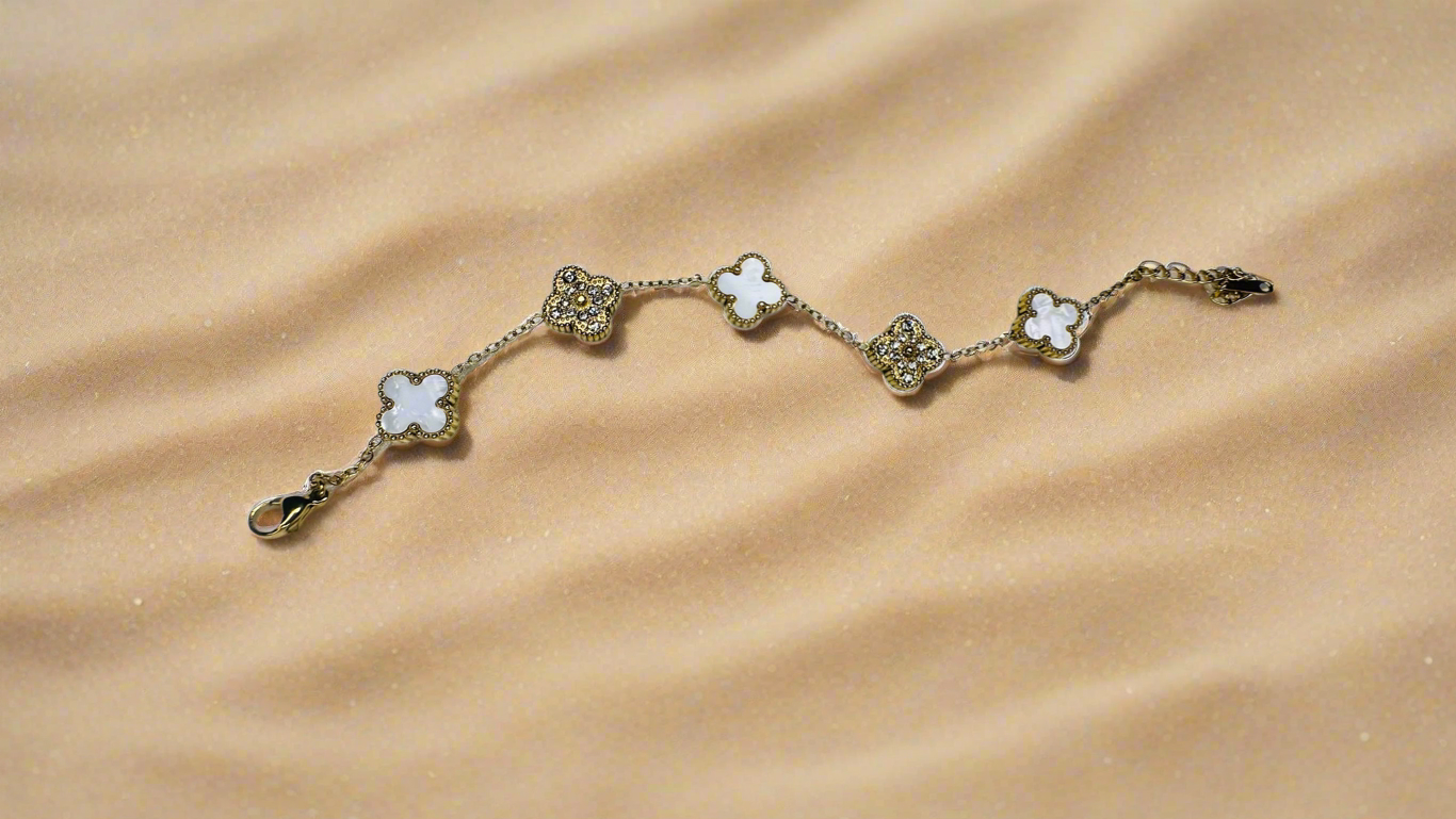 Clover Embrace Bracelet