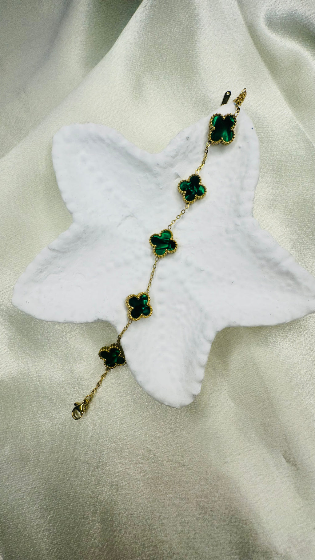 Green clover bracelet