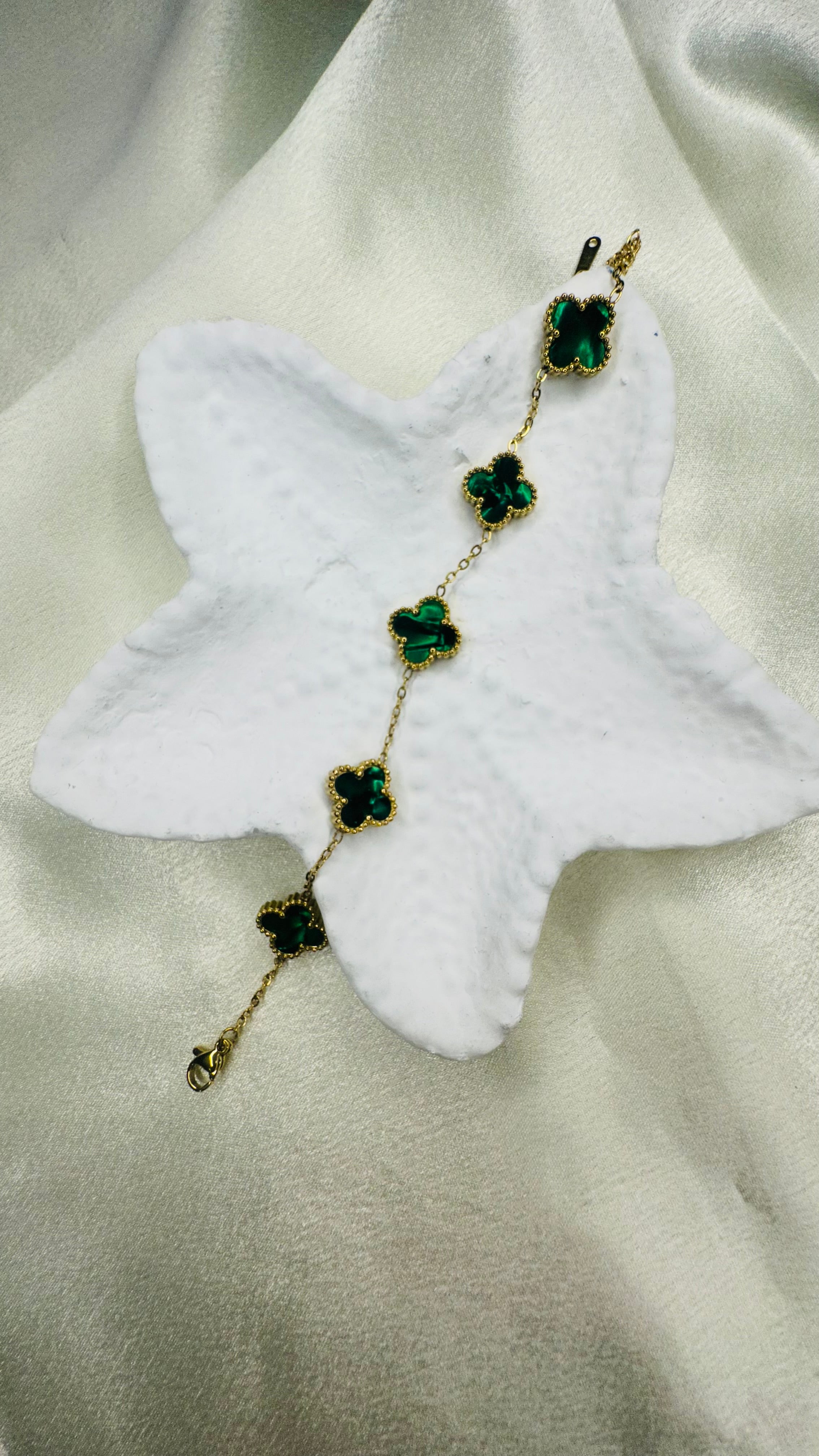 Green clover bracelet