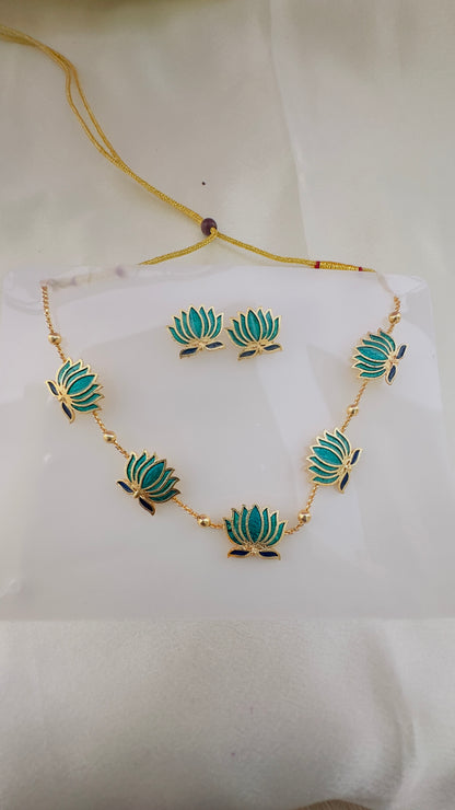 Lotus Radiance Necklace Set