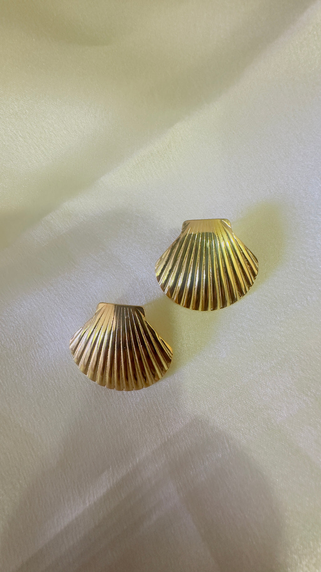 Golden Shell earrings