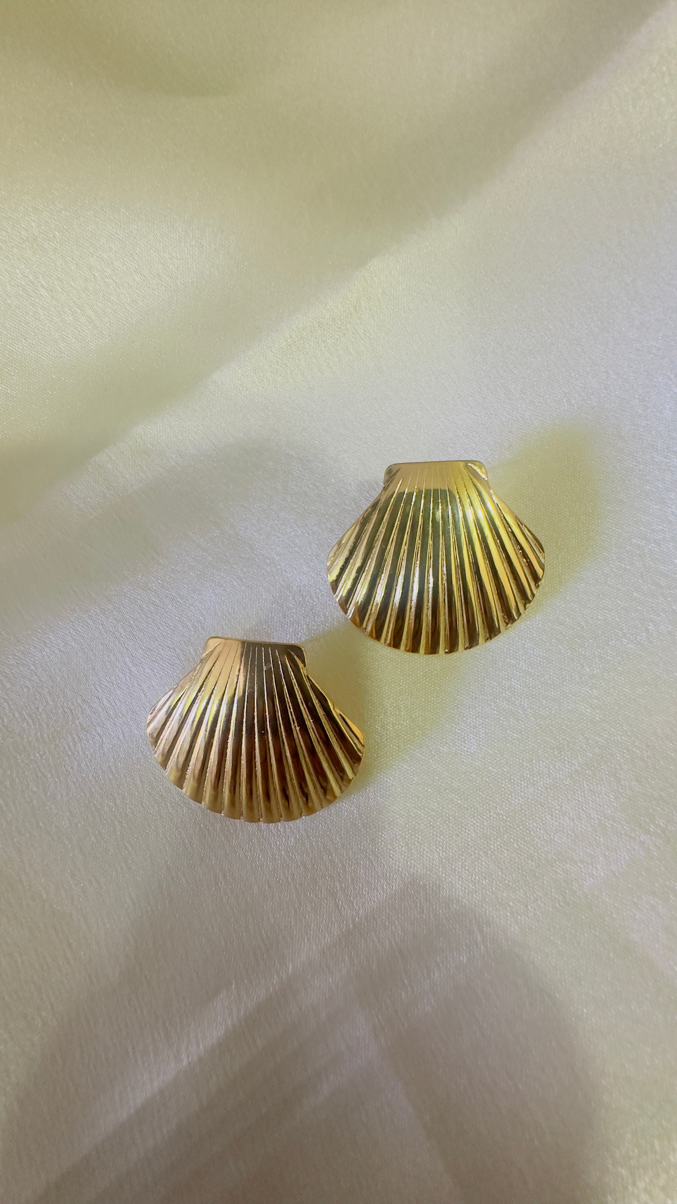 Golden Shell earrings