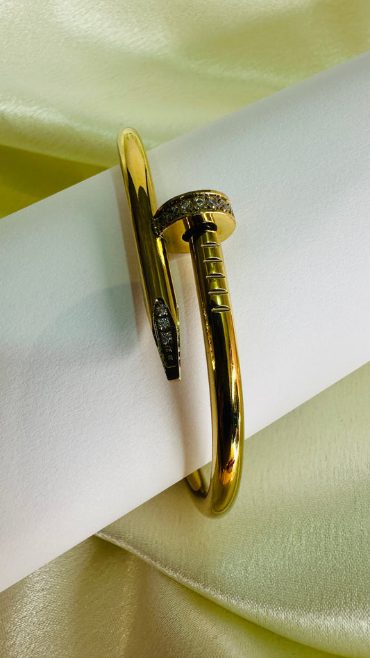 Adjustable nail kada