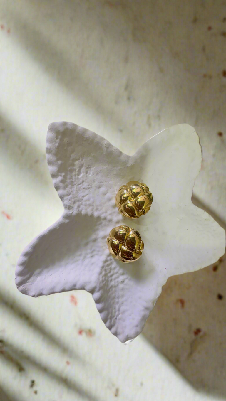 Golden Lattice Studs