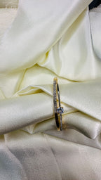 Gold ring with diamonds